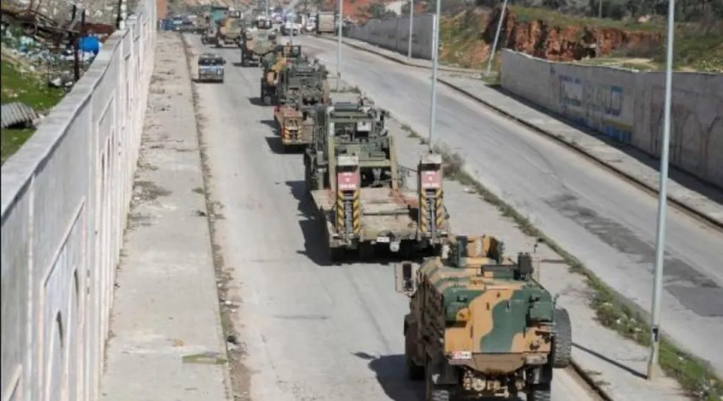 Μεγάλος αριθμός τουρκικού στρατού και τεθωρακισμένων οχημάτων εισήλθαν στη βόρεια Συρία