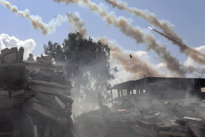 IDF: Χτυπήσαμε 300 στόχους της Χαμάς στη Γάζα – Βρήκαμε αποθήκη όπλων