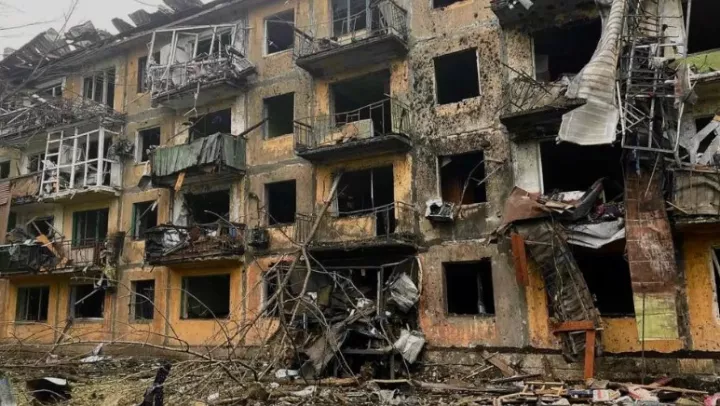 Στο στόχαστρο των ρωσικών επιδρομών έξι ουκρανικές πόλεις: Νεκροί και τραυματίες