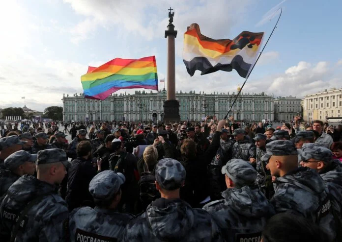 ΟΗΕ: Ζητεί την κατάργηση των ρωσικών νόμων που στοχοποιούν ΛΟΑΤΚΙ άτομα