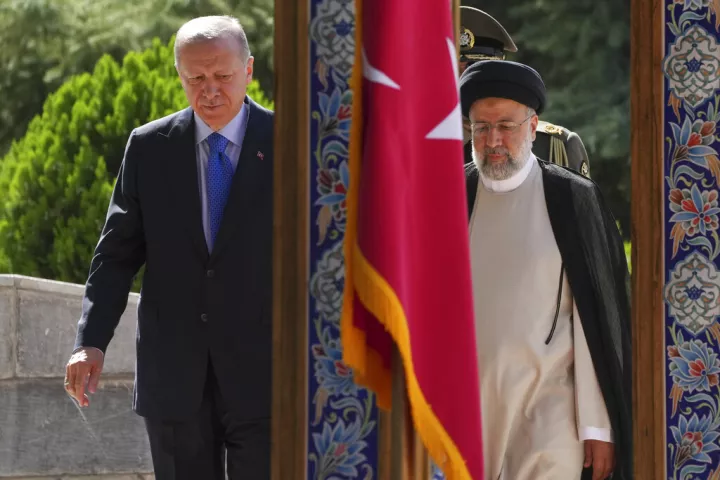 Στην Άγκυρα ο Ιρανός πρόεδρος – Συνάντηση με τον Ερντογάν