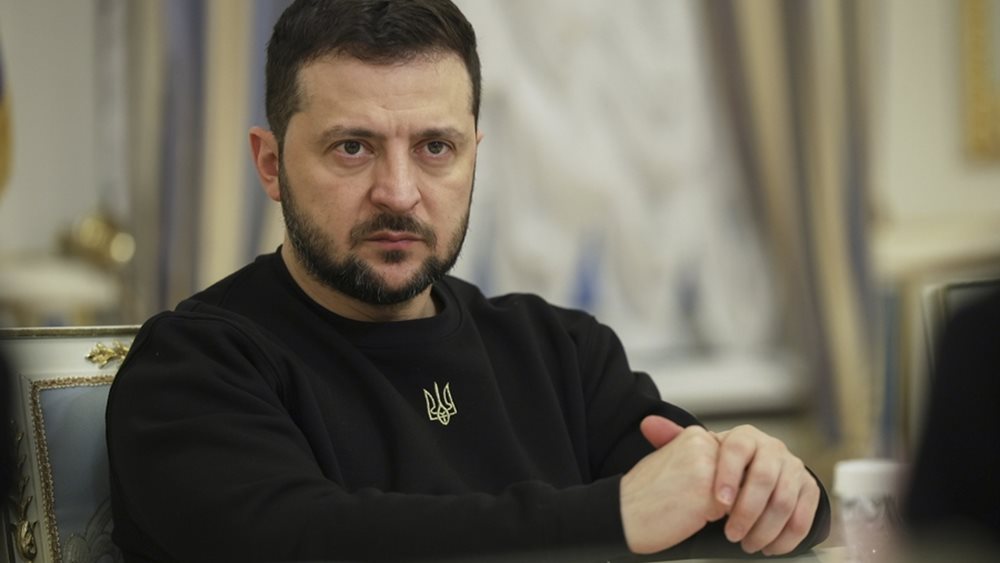 Ουκρανία: Ο Ζελένσκι πρότεινε να επιτραπεί να δίνεται υπηκοότητα σε ξένους πολεμιστές που υπερασπίζονται τη χώρα