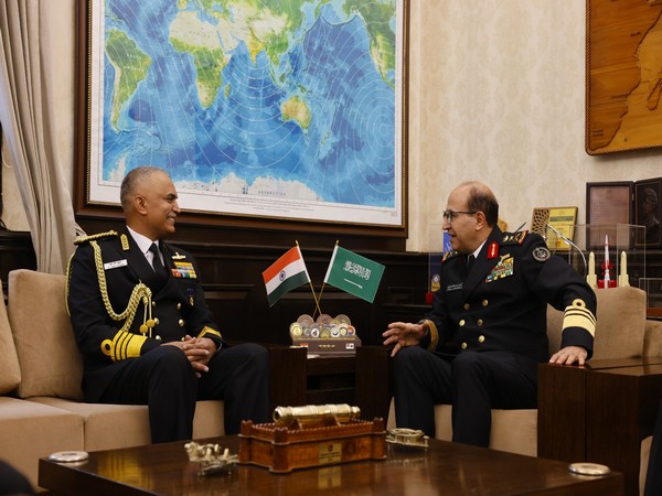 Το Ινδικό Ναυτικό συζητά την ενίσχυση της ναυτικής συνεργασίας με τις Βασιλικές Ναυτικές Δυνάμεις της Σαουδικής Αραβίας