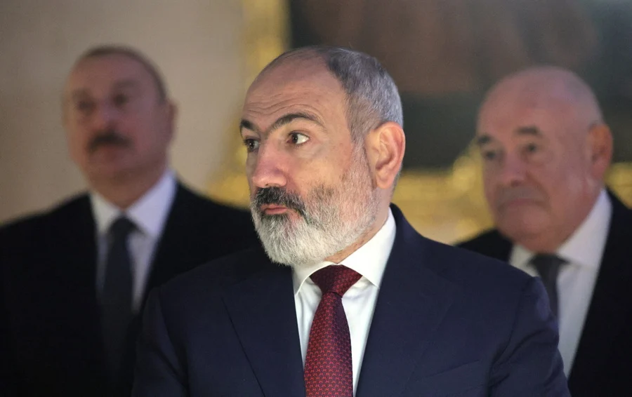 Αρμενία: Θέλει «σύμφωνο μη επίθεσης» με το Αζερμπαϊτζάν μέχρι να «κλείσει» η συμφωνία ειρήνης