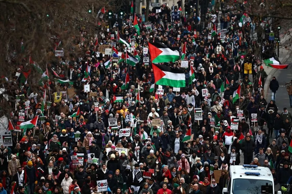 Ογκώδεις διαδηλώσεις σε Ουάσινγκτον και Λονδίνο για την κατάπαυση πυρός στη Λωρίδα της Γάζας