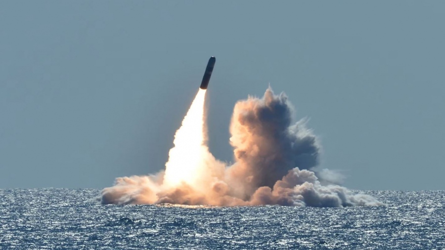 Μ. Βρετανία: Εκτοξεύει πύραυλο Trident II D5 από πυρηνικό υποβρύχιο για πρώτη φορά από το 2016
