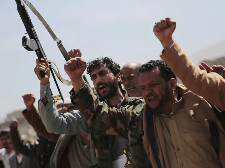 Οι Χούθι απειλούν ΗΠΑ-Βρετανία μετά τους νέους βομβαρδισμούς