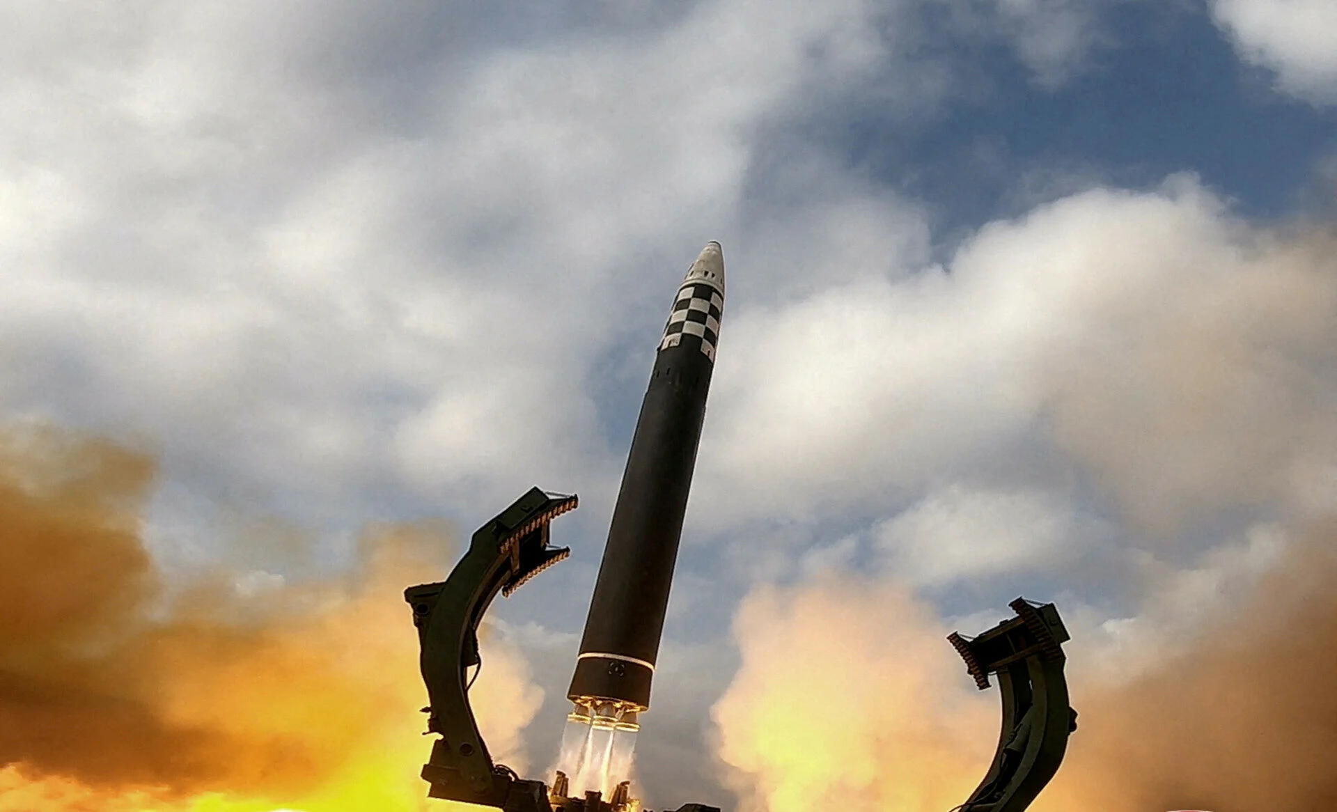 Ιράν: Παρέδωσε 400 βαλλιστικούς πυραύλους στη Ρωσία