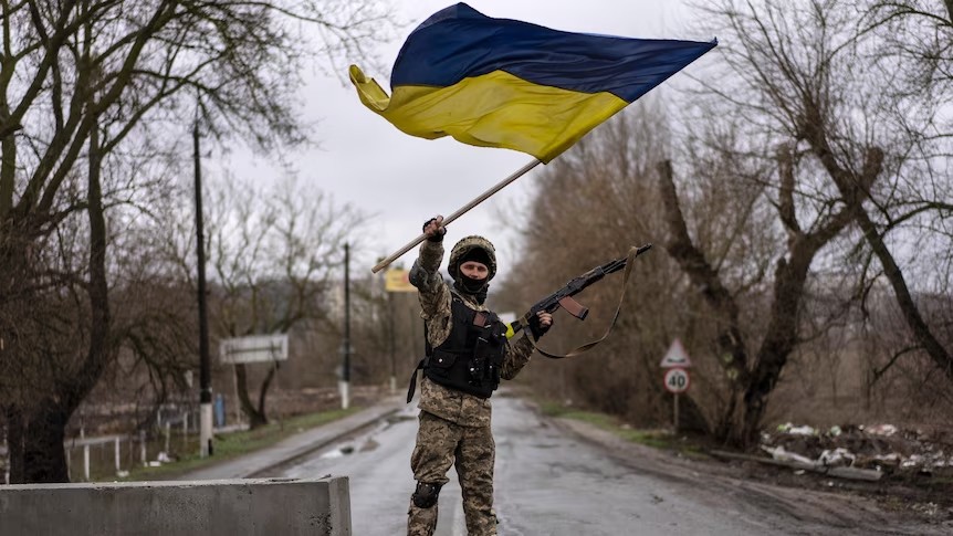 Reuters: Οι Ευρωπαίοι ηγέτες στο Κίεβο δεσμεύονται να στηρίξουν την Ουκρανία δύο χρόνια από την έναρξη του πολέμου