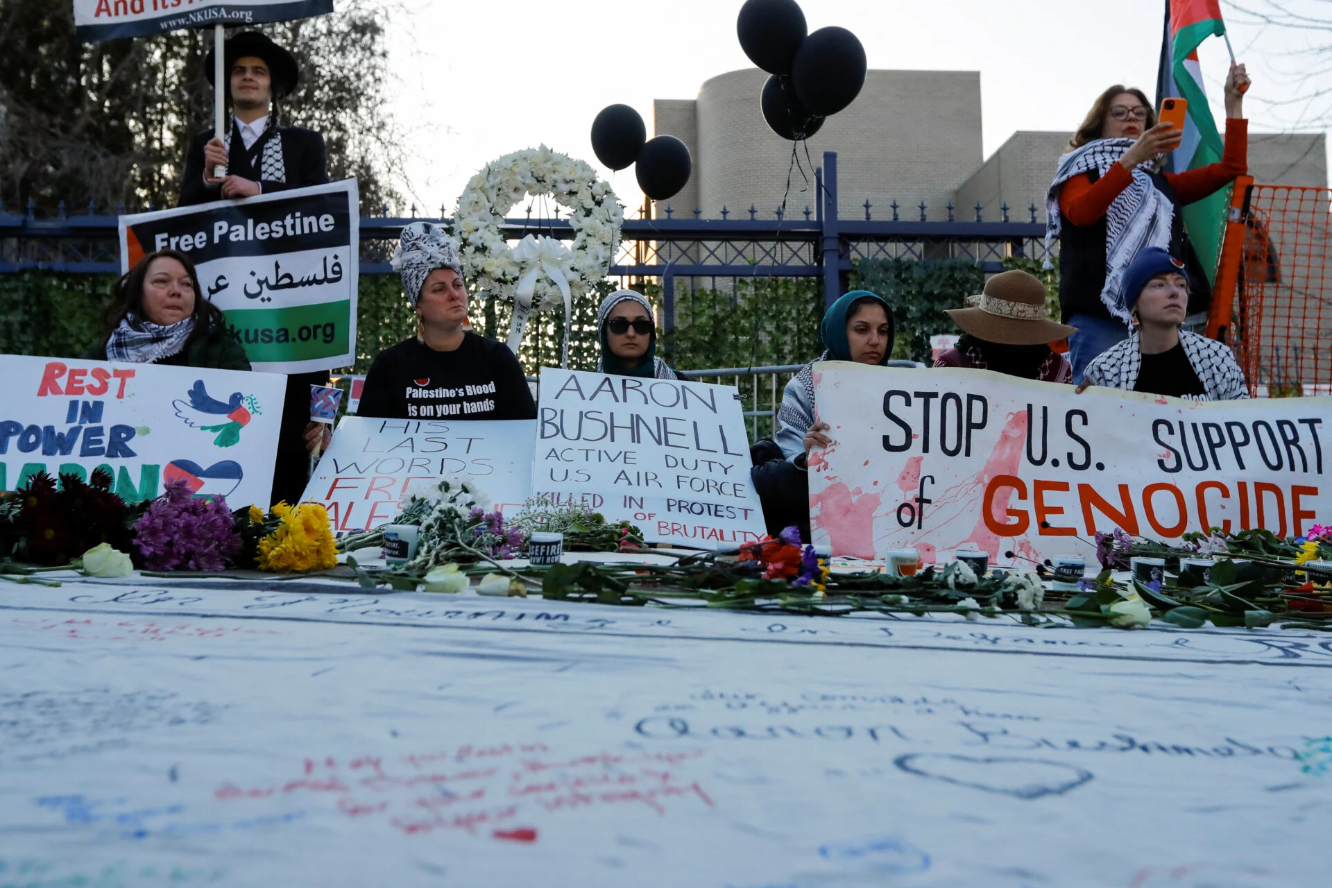 Ποιος ήταν ο 25χρονος Αμερικανός σμηνίας που αυτοπυρπολήθηκε μπροστά στην ισραηλινή πρεσβεία