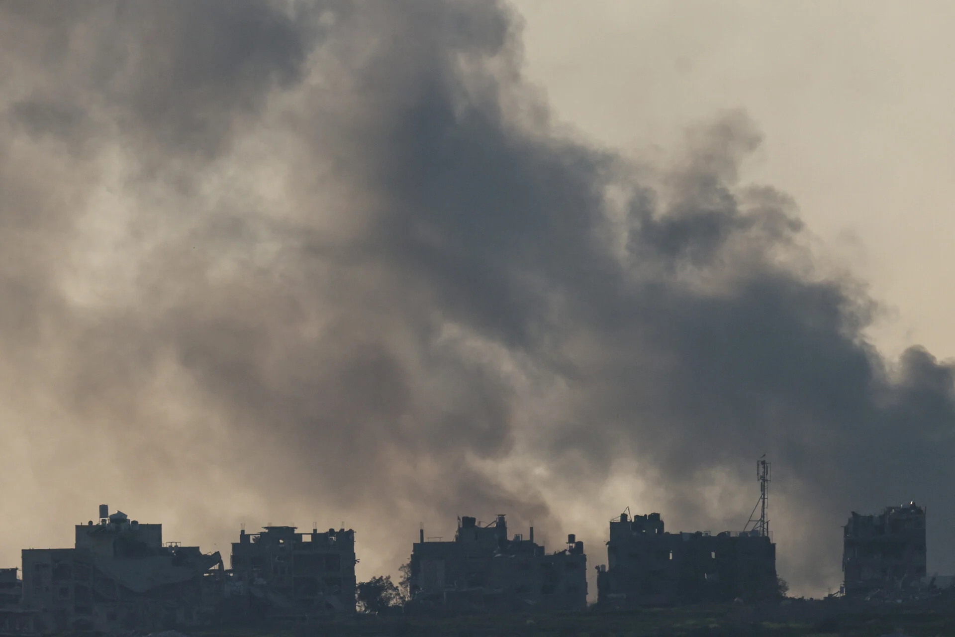 Γάζα: Βομβαρδισμός του καταυλισμού Νουσεϊράτ- Τουλάχιστον 17 νεκροί