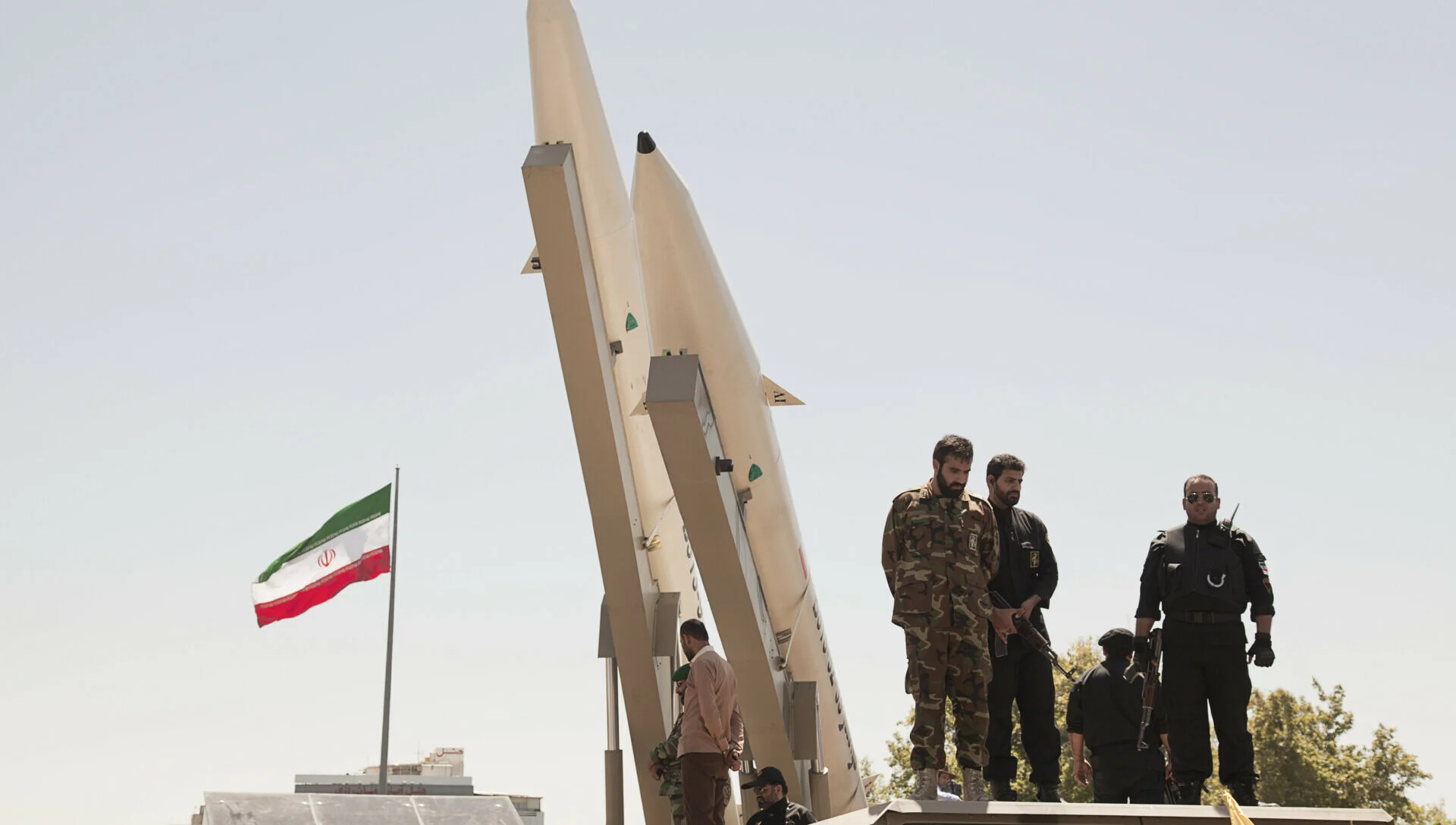 Ιράν: Οι Φρουροί της Επανάστασης ανακοίνωσαν πως δοκίμασαν νέο βαλλιστικό πύραυλο