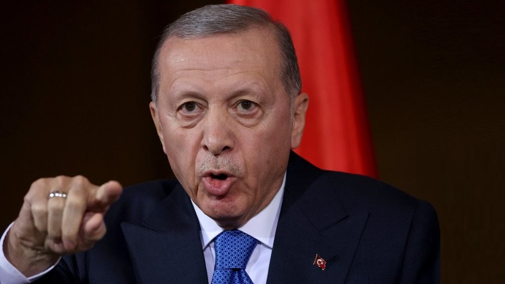 Ερντογάν κατά Δύσης: “Δεν μπορούσαμε να παράγουμε ούτε καρφίτσα, τώρα περιμένουν στη σειρά για όπλα”