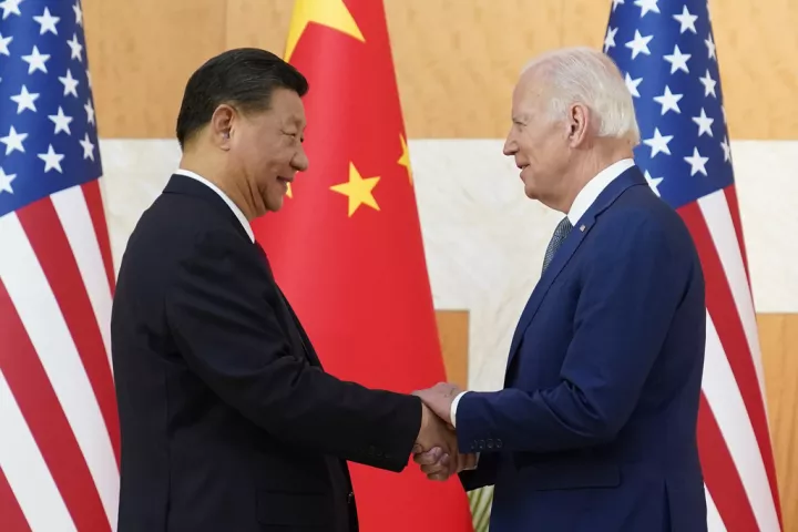 Μήνυμα της Κίνας προς ΗΠΑ: Καλύτερες σχέσεις όποια κι αν είναι η επόμενη κυβέρνηση