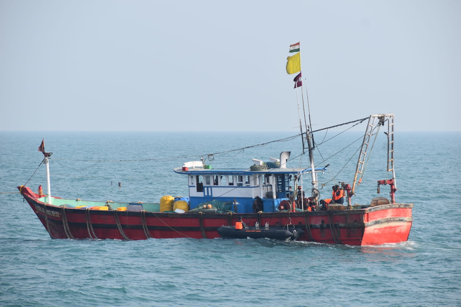 Επιχείρηση διάσωσης αλιευτικού από την ινδική ακτοφυλακή