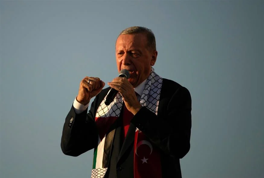 Προεκλογική ομιλία Ερντογάν στη Σμύρνη! Μίλησε ξανά για “Έλληνες που έριξαν στη θάλασσα”