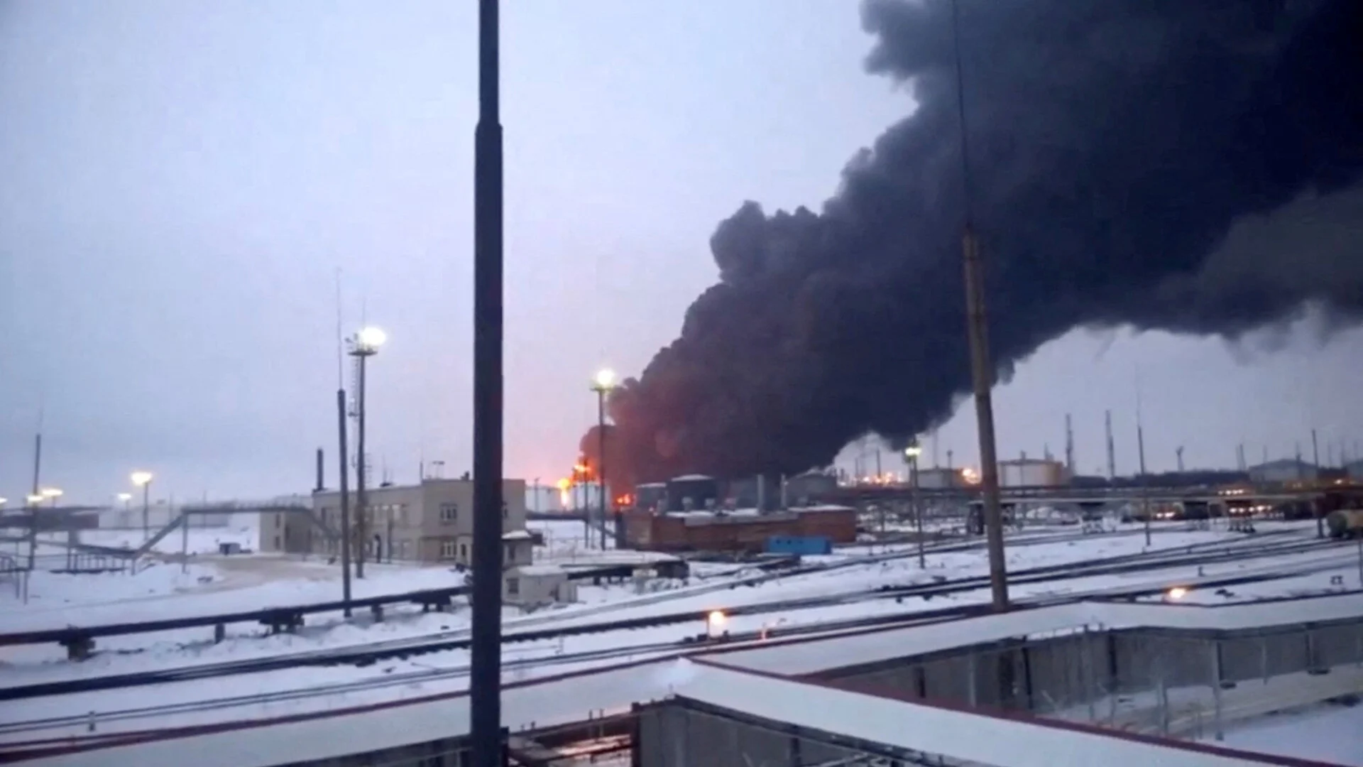 Ρωσία: «Μείον» 600.000 βαρέλια πετρελαίου την ημέρα από τις ουκρανικές επιθέσεις στα διυλιστήριά της