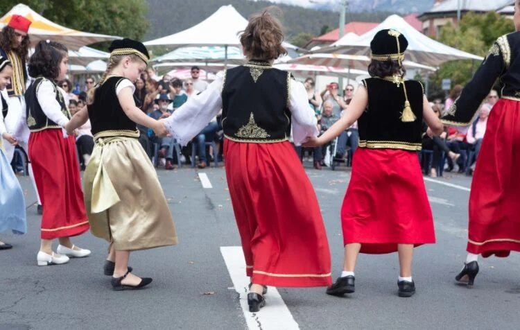 Ομογένεια: Το πιο φιλόξενο ελληνικό φεστιβάλ με ψητό χταπόδι, γεμιστά και μουσακά είναι στην… Τασμανία