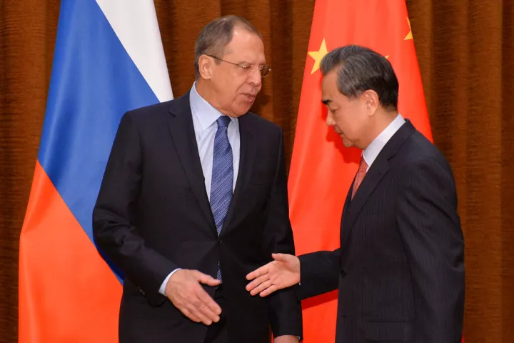 Γουάνγκ Γι, ΥΠΕΞ Κίνας, προς Λαβρόφ: Το Πεκίνο και η Μόσχα θα συνεχίσουν να ενισχύουν τη στρατηγική συνεργασία τους