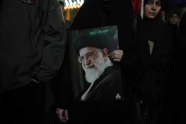 Deutsche Welle: Στο Ιράν ξεκινά μία συζήτηση για τη «μετά Χαμενεΐ» εποχή