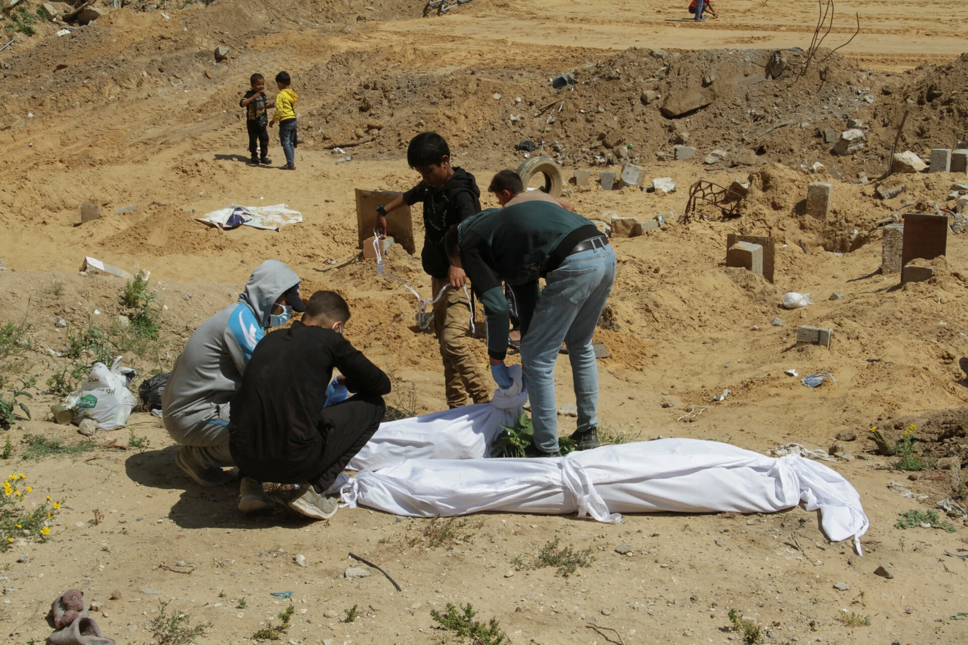 Γάζα: Εντοπίστηκε ομαδικός τάφος έξω από το αλ Σίφα