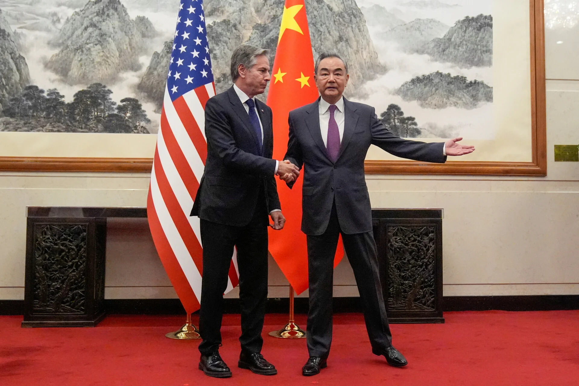 Ο Μπλίνκεν θέλει «πρόοδο» στις σινο-αμερικανικές σχέσεις – «Έχουμε διαφωνίες», λέει ο Κινέζος ΥΠΕΞ
