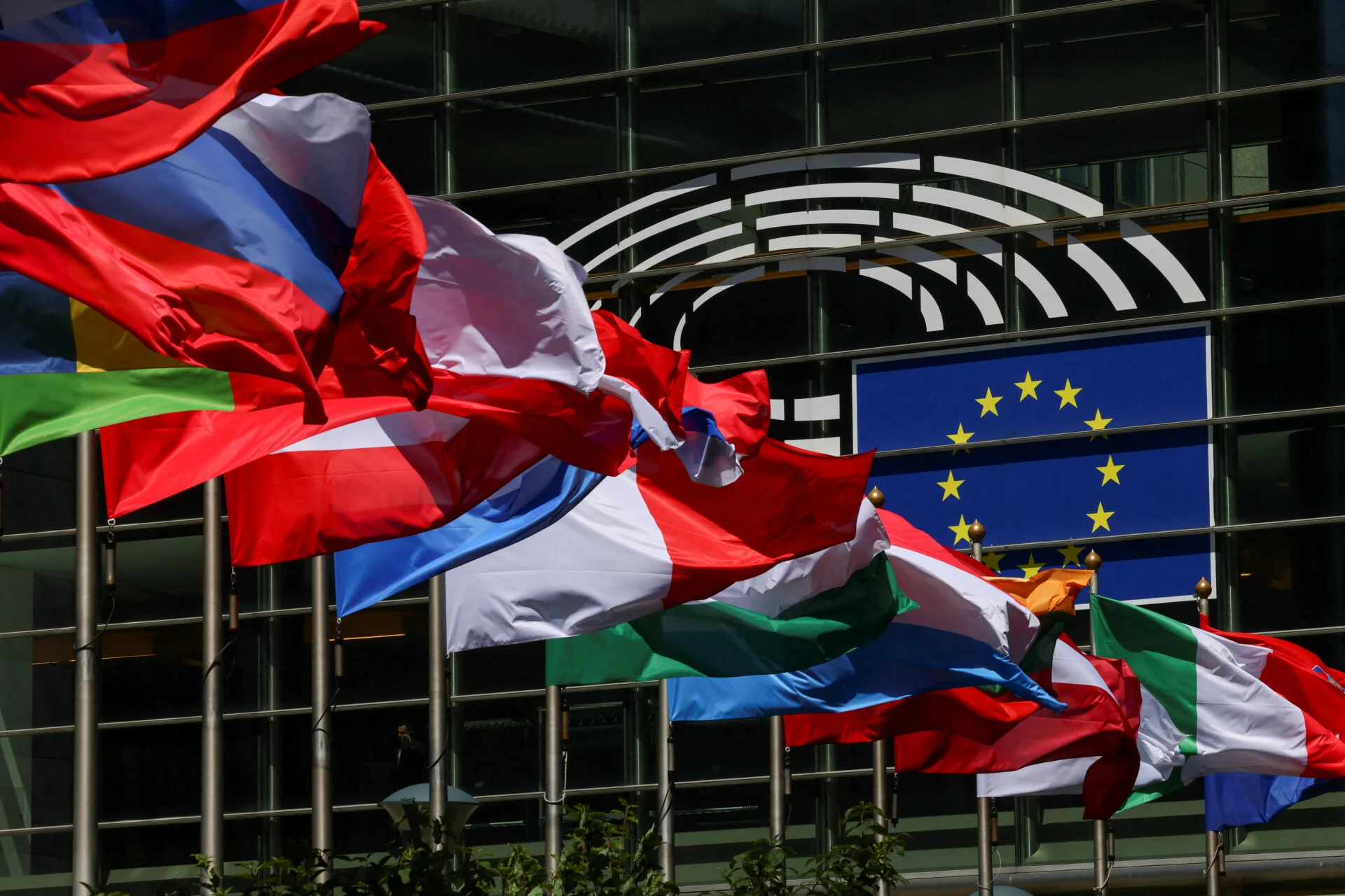 Το Ευρωκοινοβούλιο καταδικάζει αμφιλεγόμενο διορισμό αξιωματούχου στην Ε.Ε. από την Φον ντερ Λάιεν