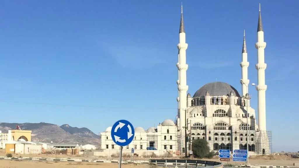 «Ισλαμικό κράτος» στα κατεχόμενα: Το σχέδιο της Τουρκίας για εποικισμό και ισλαμοποίηση