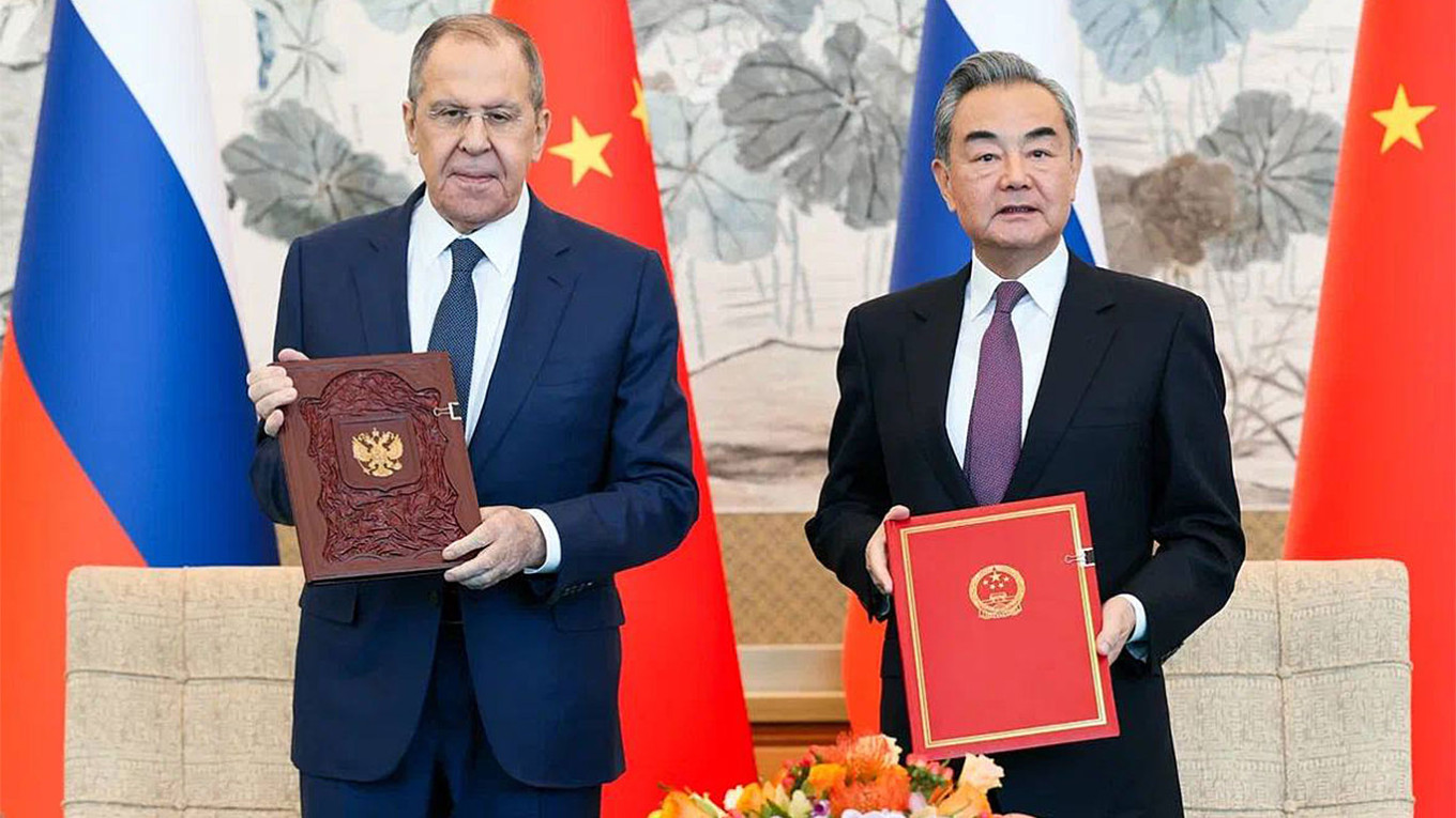 Σ. Λαβρόφ: Ρωσία και Κίνα θα εμβαθύνουν τη συνεργασία τους για την ασφάλεια στην Ευρασία