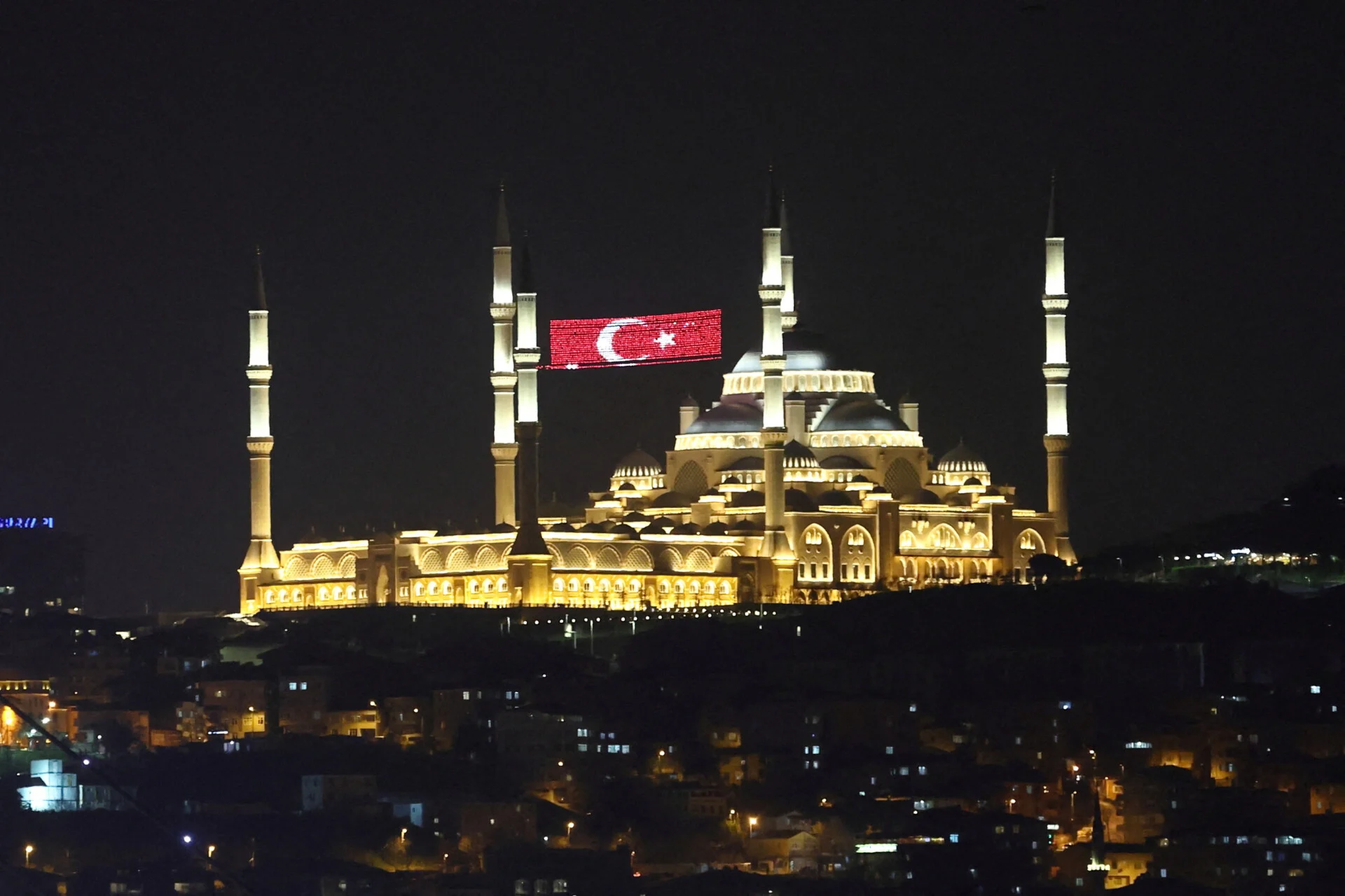 Τουρκία: Το νέο πολιτικό τοπίο μετά την οδυνηρή ήττα Ερντογάν και η αντίδραση των αγορών