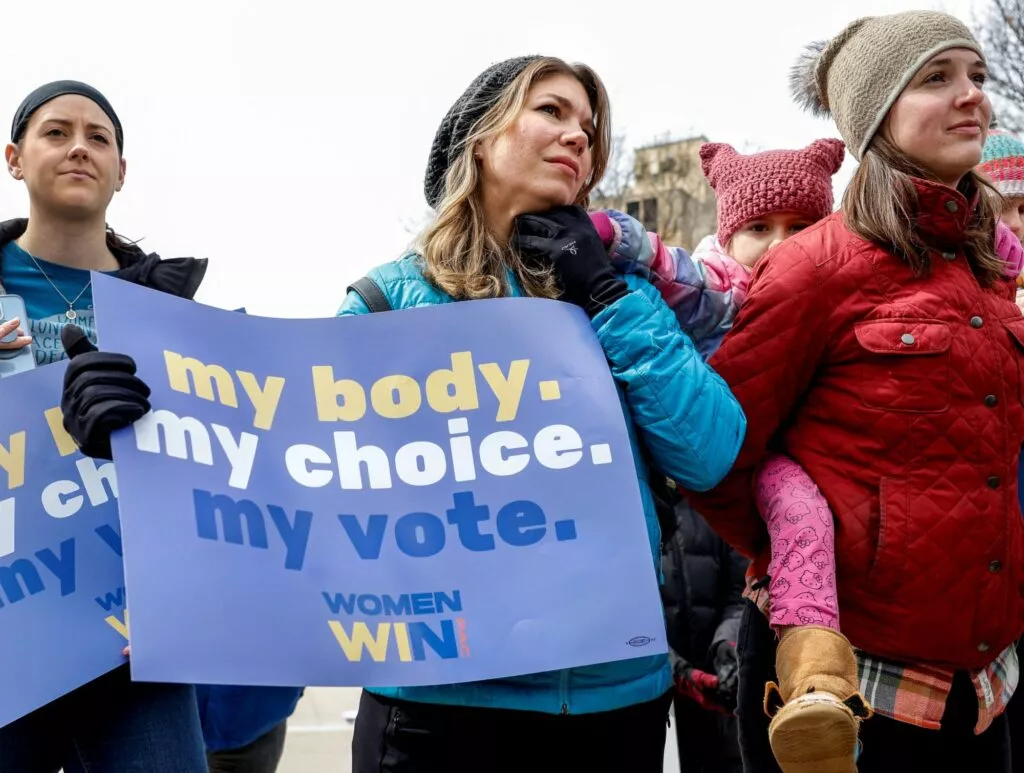 ΗΠΑ: Το ανώτατο δικαστήριο της Φλόριντα επιτρέπει τη σχεδόν ολοκληρωτική απαγόρευση των αμβλώσεων