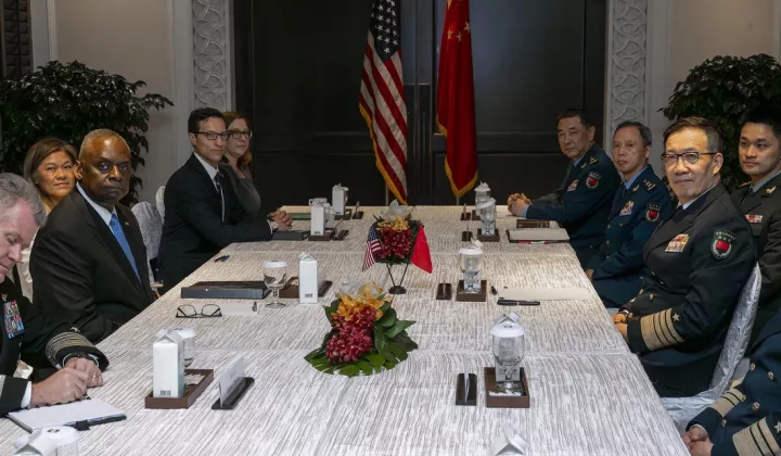 Συνάντηση υπουργών Άμυνας ΗΠΑ και Κίνας: Τι συζήτησαν για Ταϊβάν, Ουκρανία και Γάζα