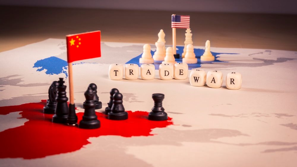 Στα χαρακώματα ΗΠΑ – Κίνα: Κλιμακώνεται ο εμπορικός πόλεμος  