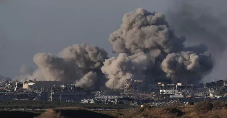 Αδιάκοποι βομβαρδισμοί στη Γάζα – Οι ΗΠΑ απειλούν να φρενάρουν τη στρατιωτική βοήθεια στο Ισραήλ