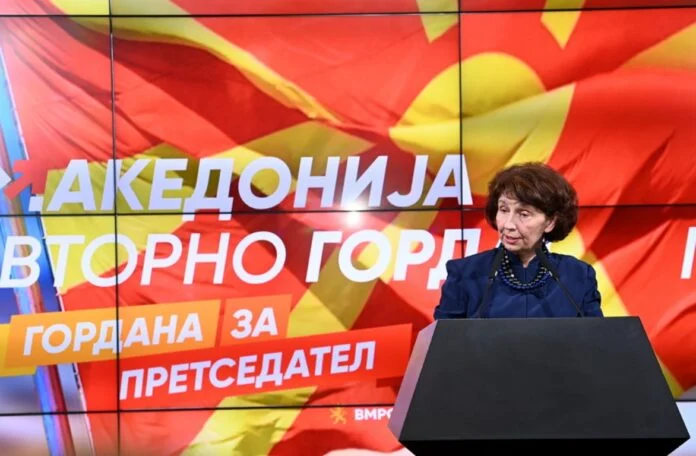 Σκόπια: Το αλβανικό κόμμα DUI κατηγορεί τη Σιλιάνοφσκα ότι παραβίασε το Σύνταγμα