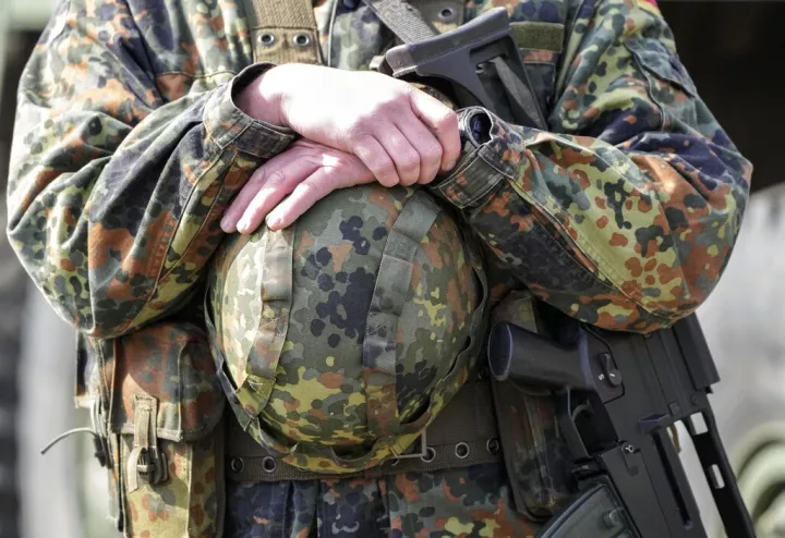 Deutsche Welle: Η Γερμανία ετοιμάζεται για το ενδεχόμενο πολέμου με φόντο τη σύγκρουση στην Ουκρανία