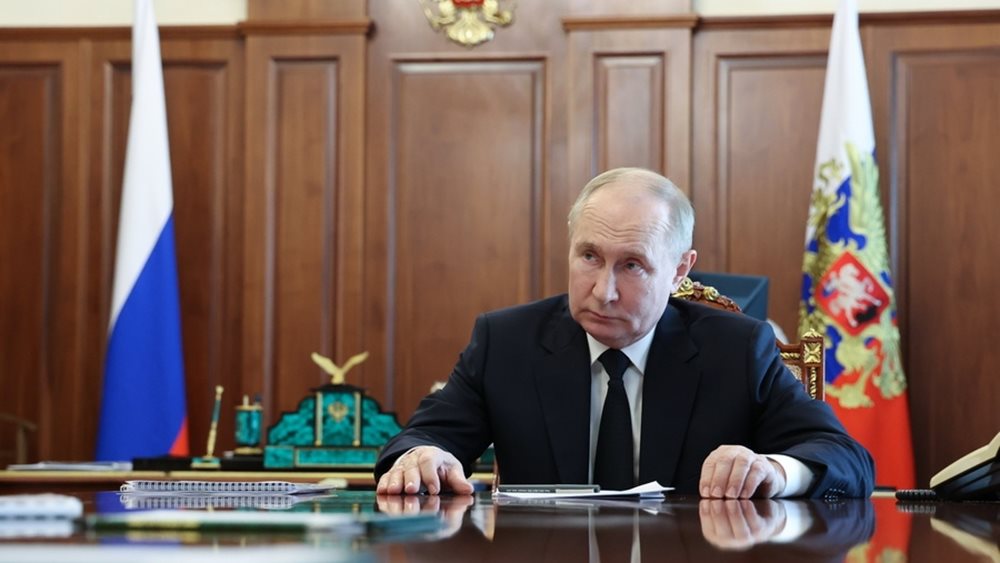 Bloomberg: Δεν πρέπει να πάρουμε στα σοβαρά την “ειρηνευτική” πρόταση του Πούτιν