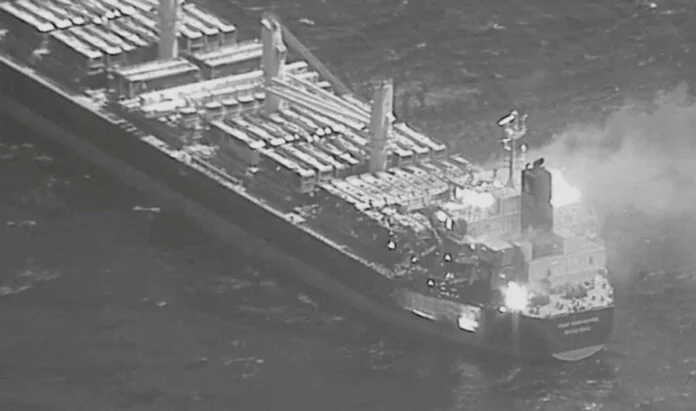 Χούθι: Επιθέσεις σε δύο αμερικανικά πολεμικά πλοία στην Ερυθρά Θάλασσα