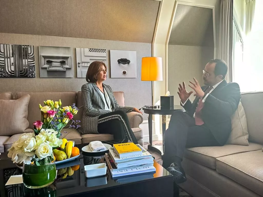 Συνάντηση Χριστοδουλίδη-Ολγκίν Κουεγιάρ – Ο πρόεδρος κρατάει κλειστά τα χαρτιά του