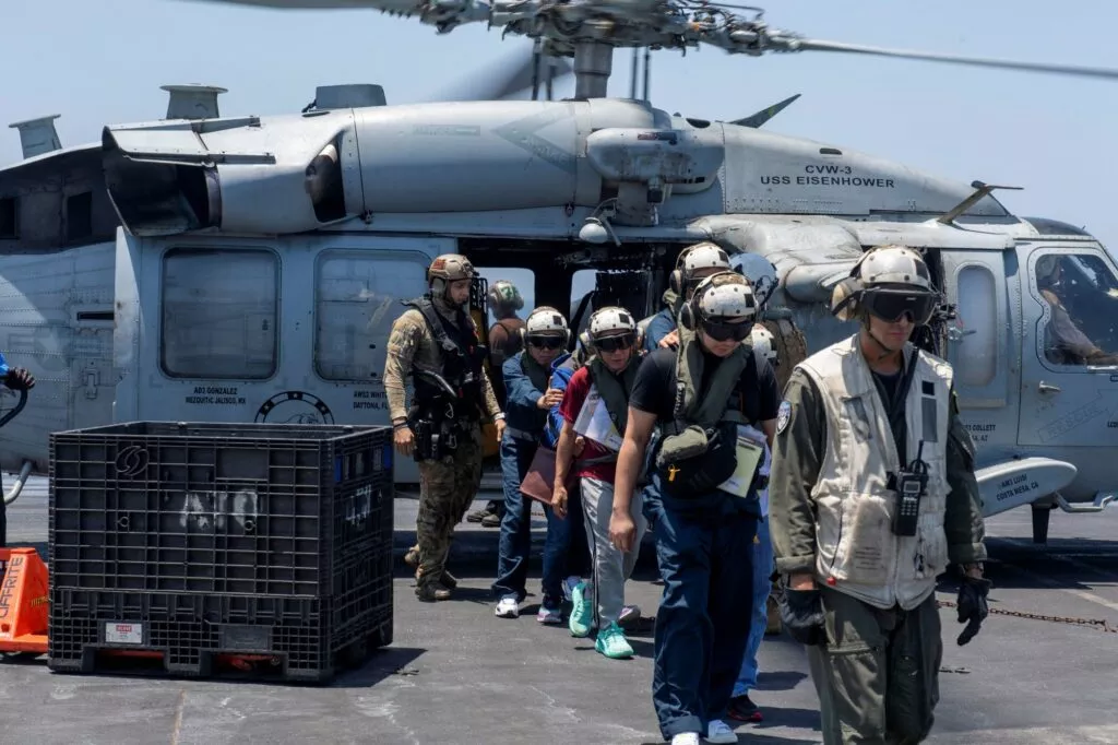 Επίθεση των Χούθι σε ελληνόκτητο πλοίο – Ένας νεκρός από το πλήρωμα