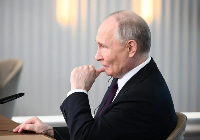 Πούτιν: «Η Ρωσία θα ξαναρχίσει την παραγωγή πυραύλων μέσου βεληνεκούς»