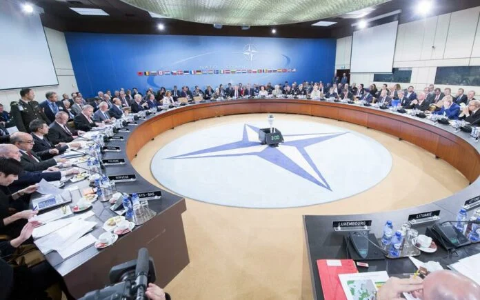 «Πρεμιέρα» για τη Σύνοδο Κορυφής του ΝΑΤΟ σε κλίμα πολιτικής αβεβαιότητας
