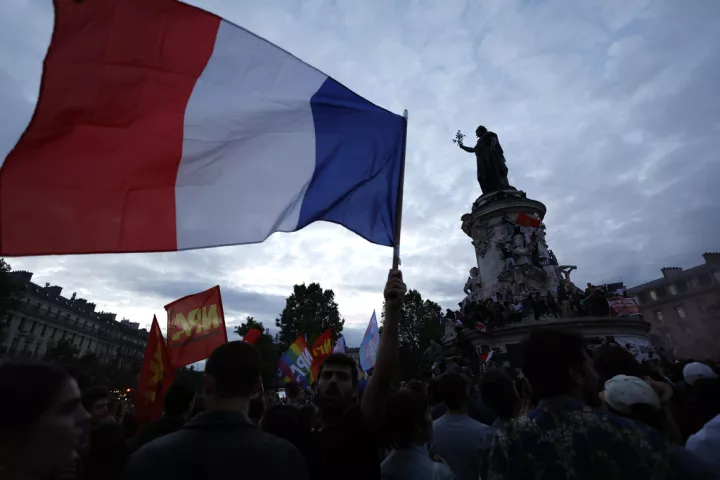 Τα πρωτοσέλιδα των γαλλικών εφημερίδων – «Η σφαλιάρα», «Η ελπίδα ξαναγεννιέται», «Ουφ»