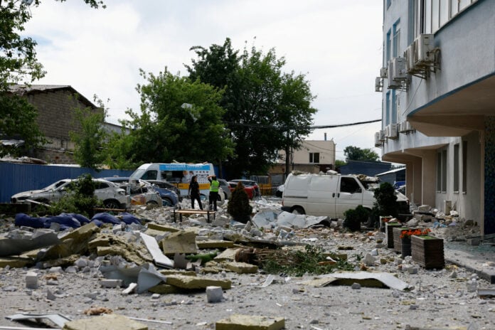 Ουκρανία: Νέο πλήγμα σε νοσοκομείο, 29 οι νεκροί από τις ρωσικές επιθέσεις – Τι υποστηρίζει η Μόσχα