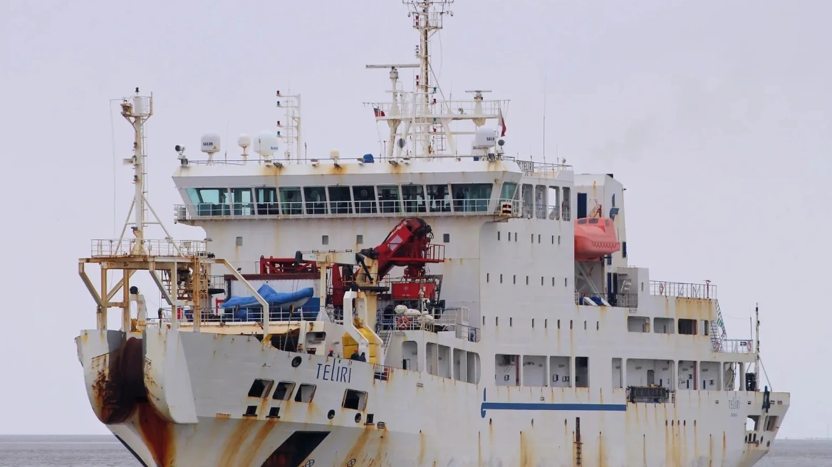 Ιταλικό πλοίο ποντίζει καλώδια οπτικών ινών παρουσία του ελληνικού και τουρκικού πολεμικού ναυτικού