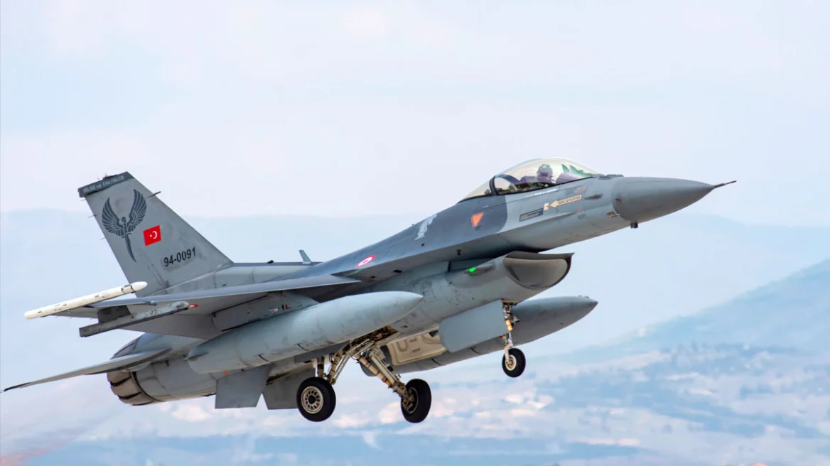 Bloomberg: Η Τουρκία θέλει να μειώσει τη συμφωνία των $23 δισ. για τον εκσυγχρονισμό των F-16