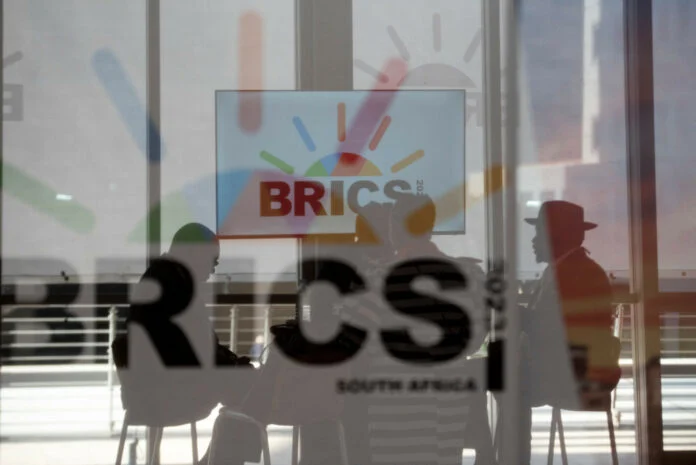 Πώς οι BRICS στρώνουν το δρόμο για την αποδολαριοποίηση