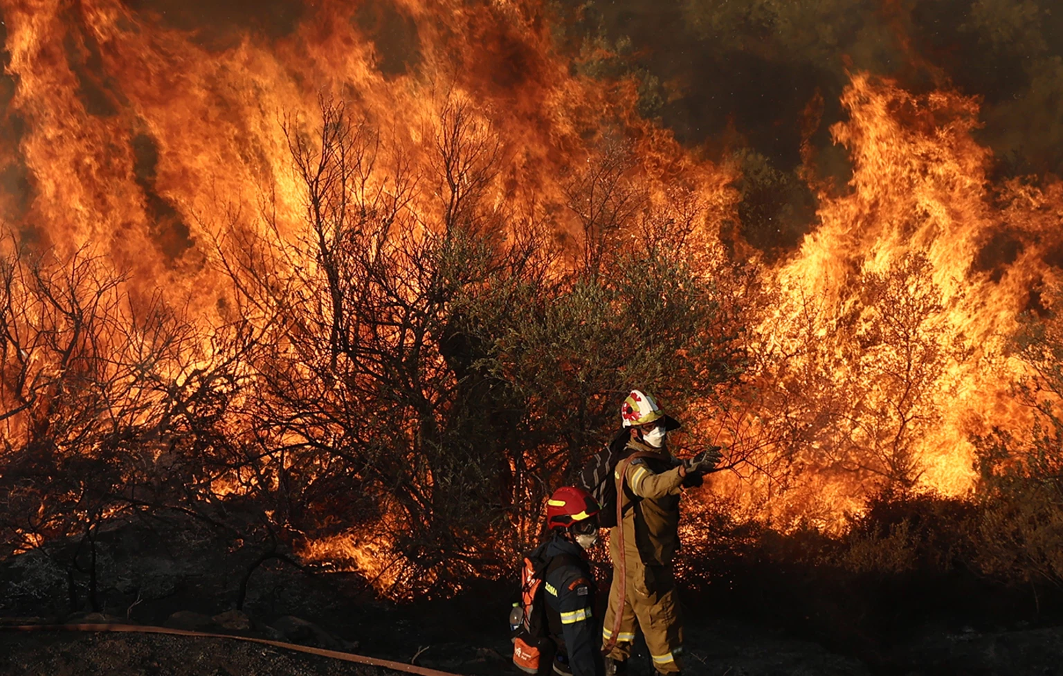 Στον ανακριτή 66χρονος για τις φωτιές στη Βάρη! Καθηγητής στο Πάντειο και στη Σχολή Αξιωματικών της ΕΛ.ΑΣ.