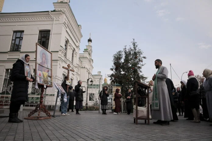 Εκτός νόμου η «μοσχοβίτικη» εκκλησία στην Ουκρανία: «Καταστροφή της Ορθοδοξίας» καταγγέλλει η Ζαχάροβα