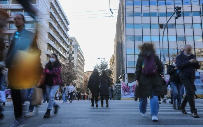 Ελλάδα: Ποιο είναι πραγματικά το επίπεδο του διαθέσιμου εισοδήματος στη χώρα μας